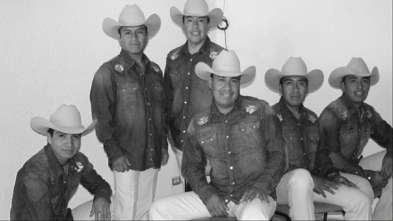 Banda de regional mexicano cae de un cuarto piso: integrantes se debaten entre la vida y la muerte 