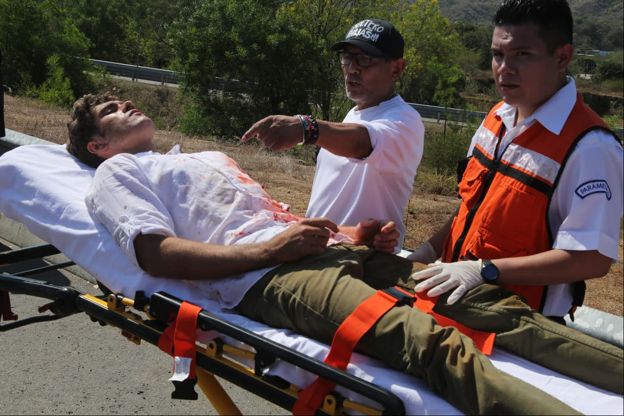 También en escenas de riesgo, como en la que El Calamal secuestra a Juandi y en el atentado hiere a Hugo.