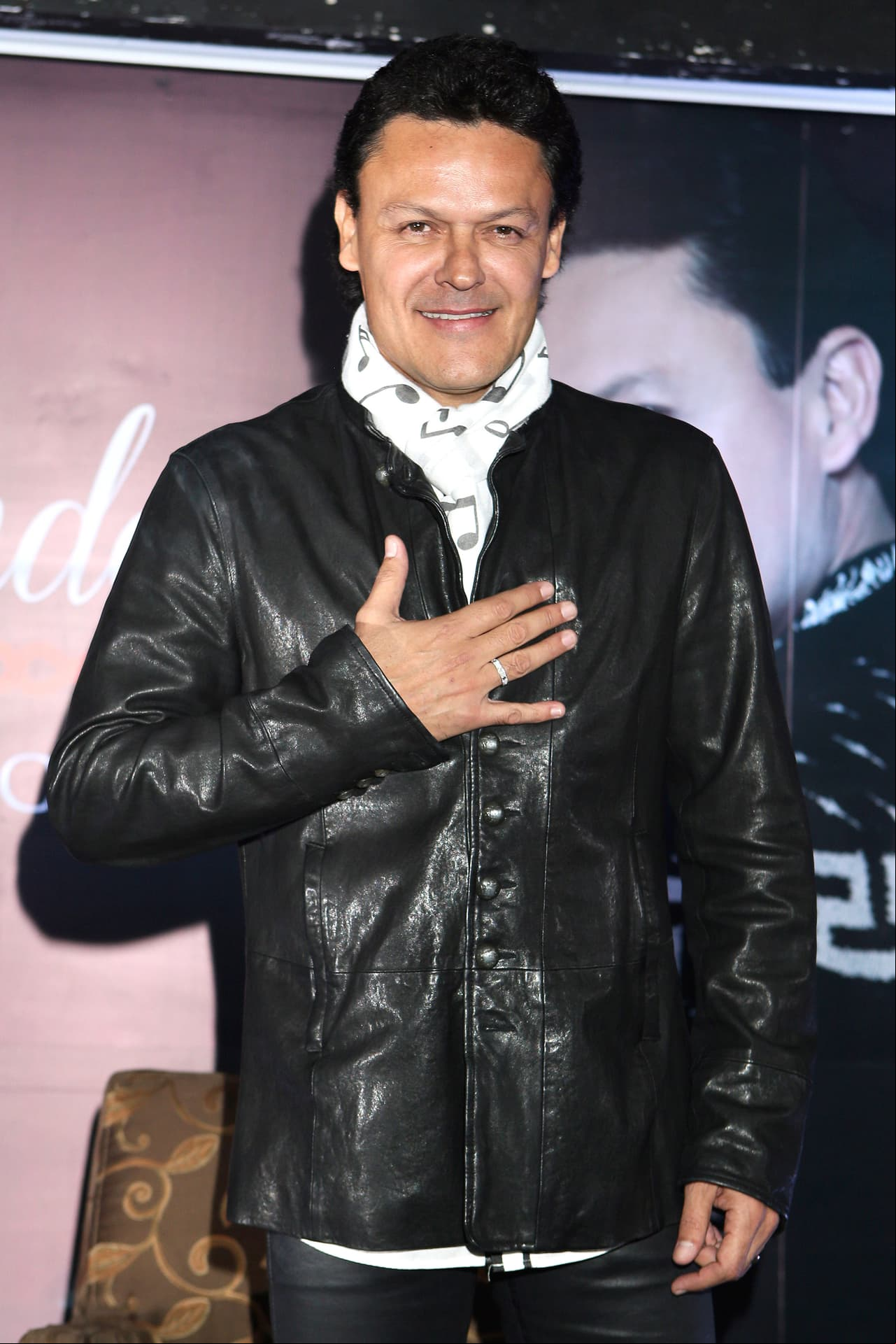 Pedro Fernández se sincera con sus fans y destapa qué hay detrás de la apariencia de su rostro