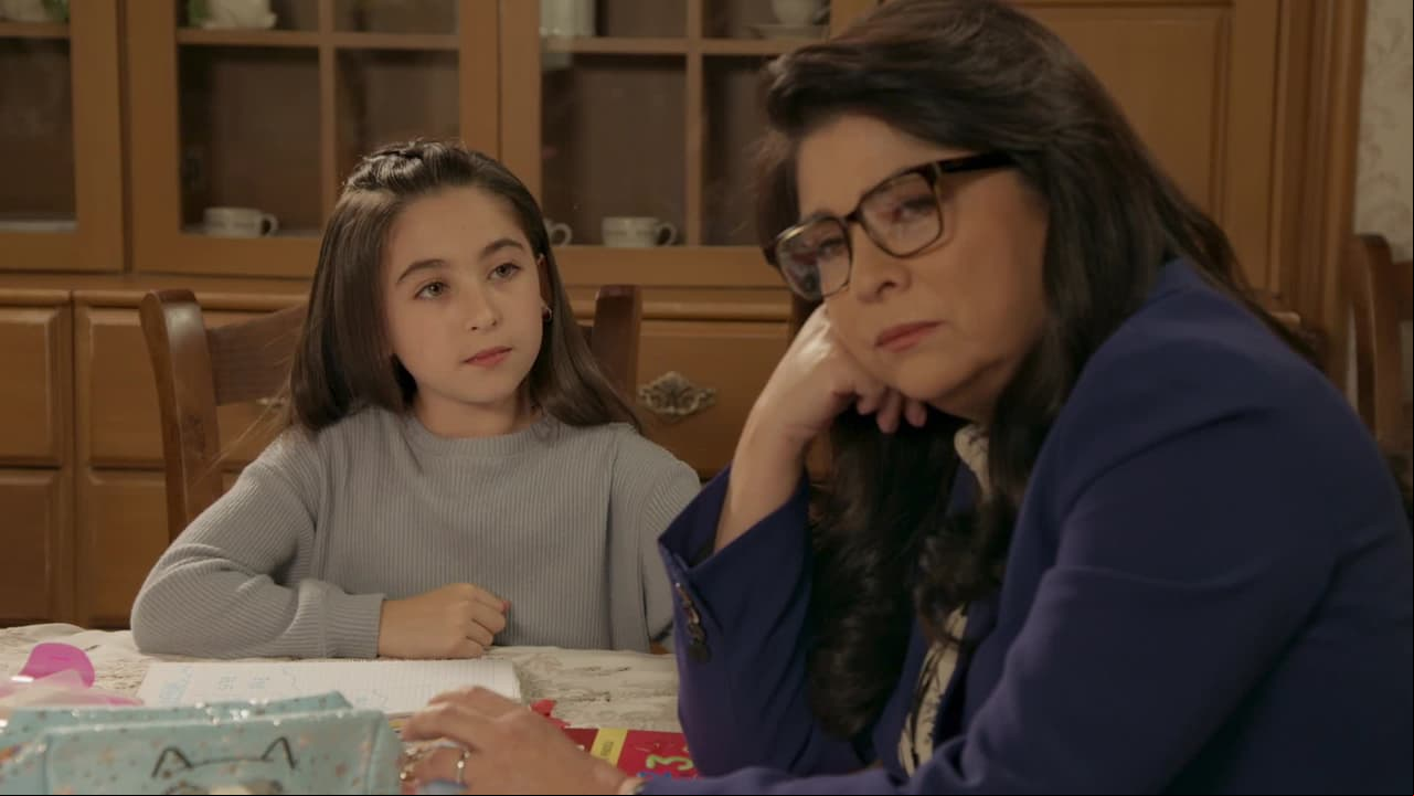 'Petita', como la llaman los Chavero, es la hija de 'Olga' y 'Patricio' y la consentida de 'Refugio', quien le ayuda a hacer sus tareas.